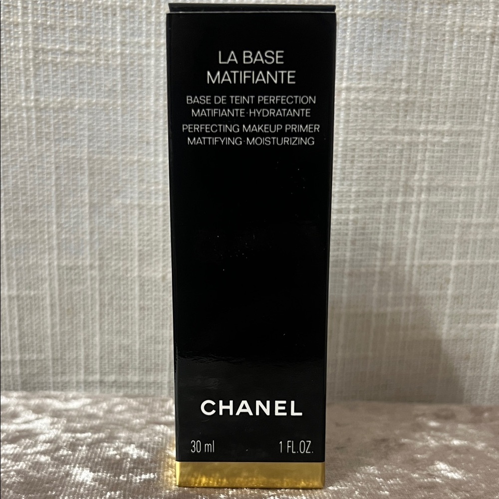 CHANEL La Base Matifiante Primer - Black and Gold